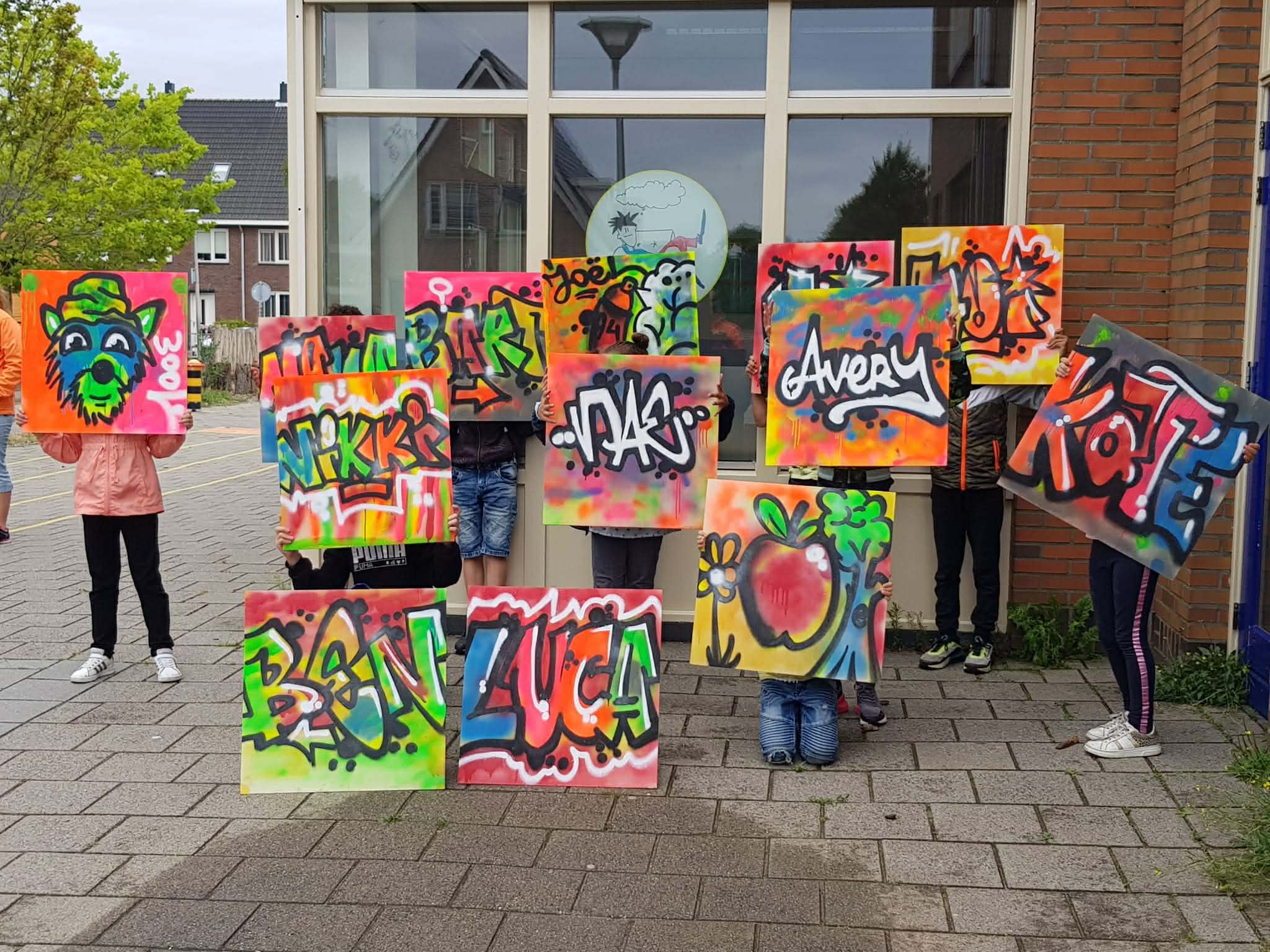 Street art school lessons for creative education, schools in Bucharest